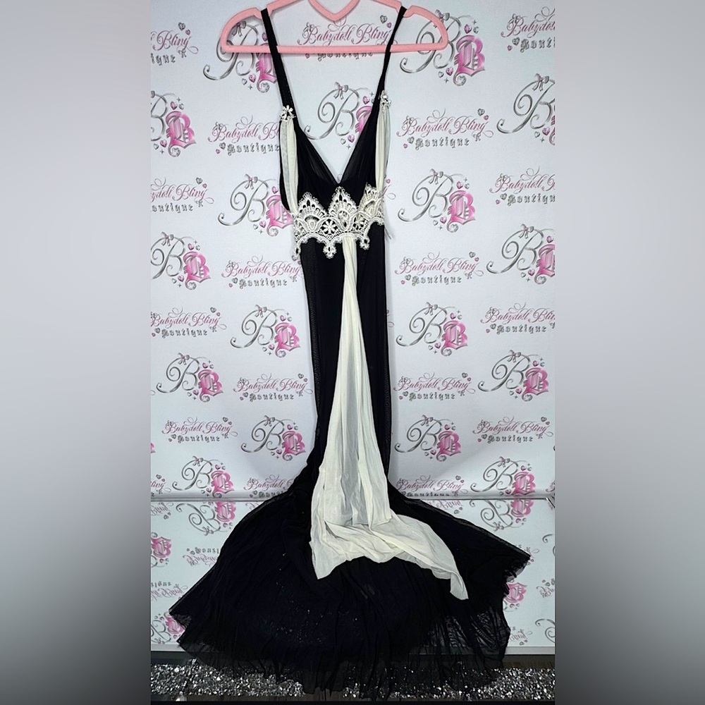 Dress vintage princess black white jewel Elegant Black and White Evening Gown